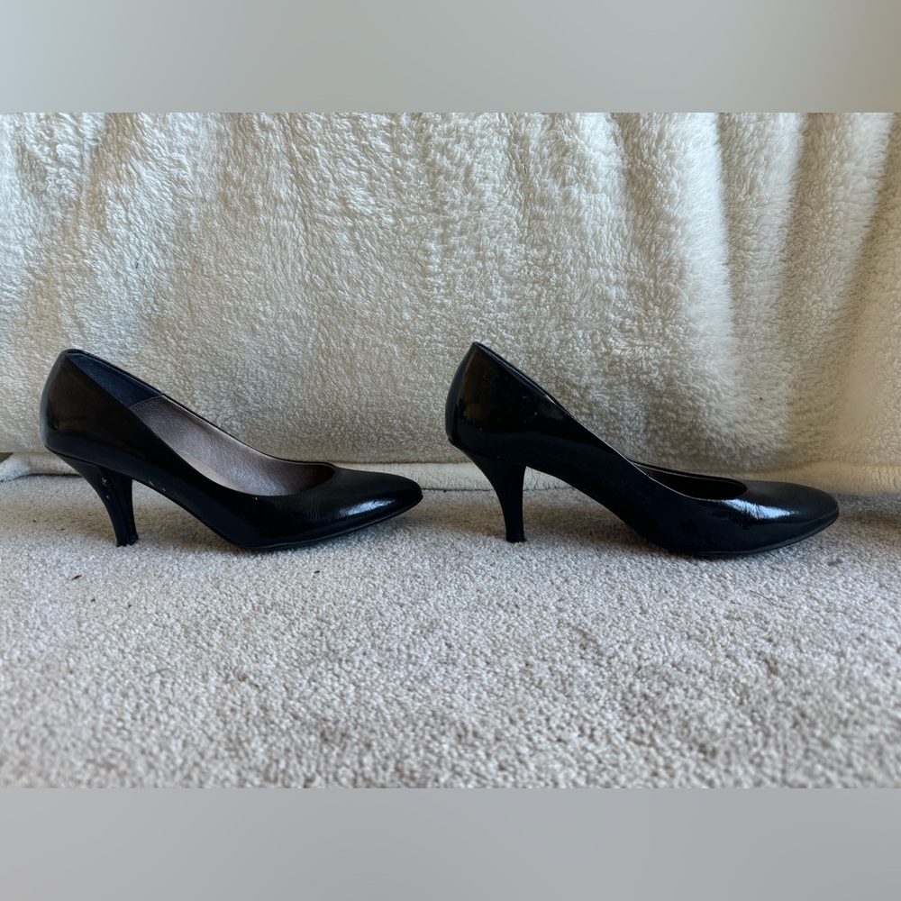 Black patent Freedman shoes medium heels 39